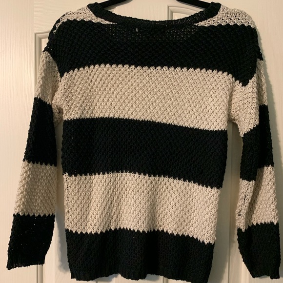 black and cream with large stripes sweater - Picture 4 of 4